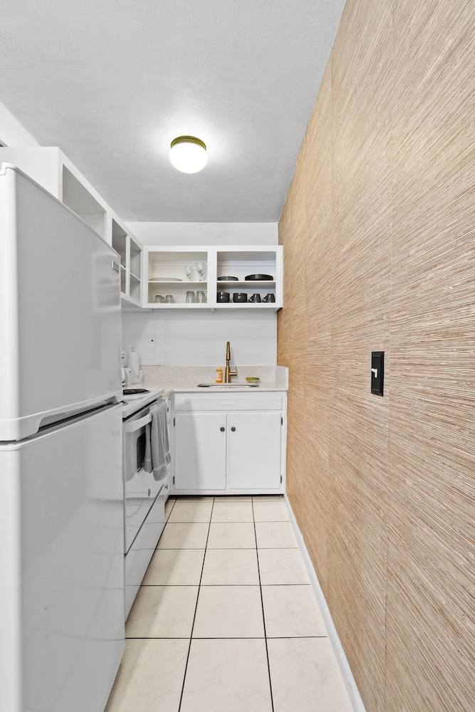 Apartment F photo 3