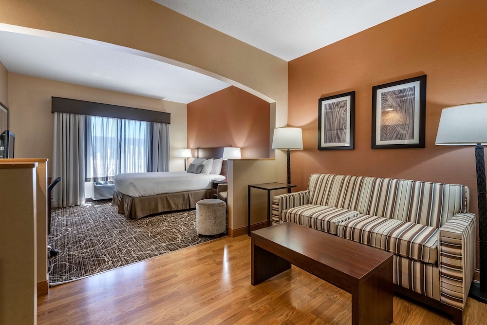 Suite, 1 Queen Bed, Accessible, Refrigerator & Microwave (with Sofabed) photo 1