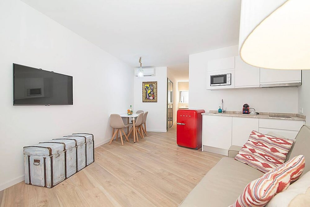 Apartment photo 2