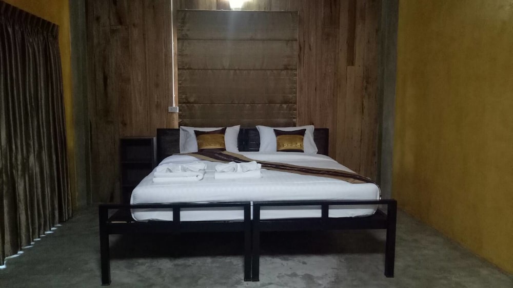 Deluxe Double Room with Sofa Bed - Photo 3