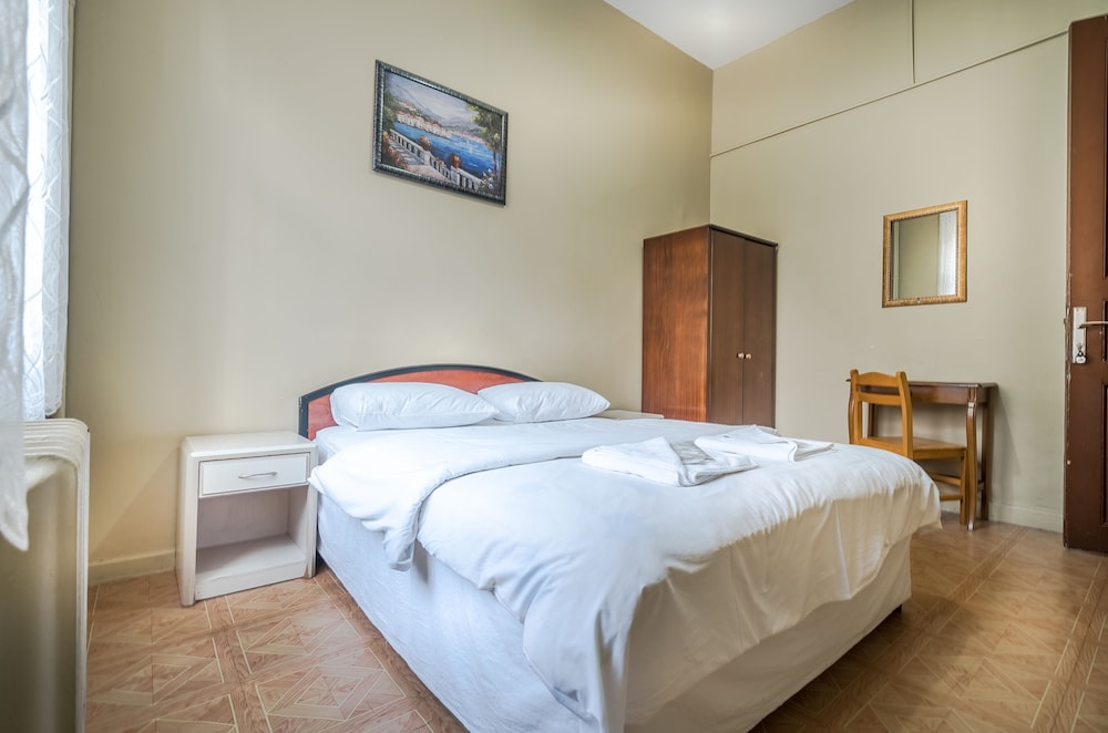 Standard Double or Twin Room, Shared Bathroom photo 2