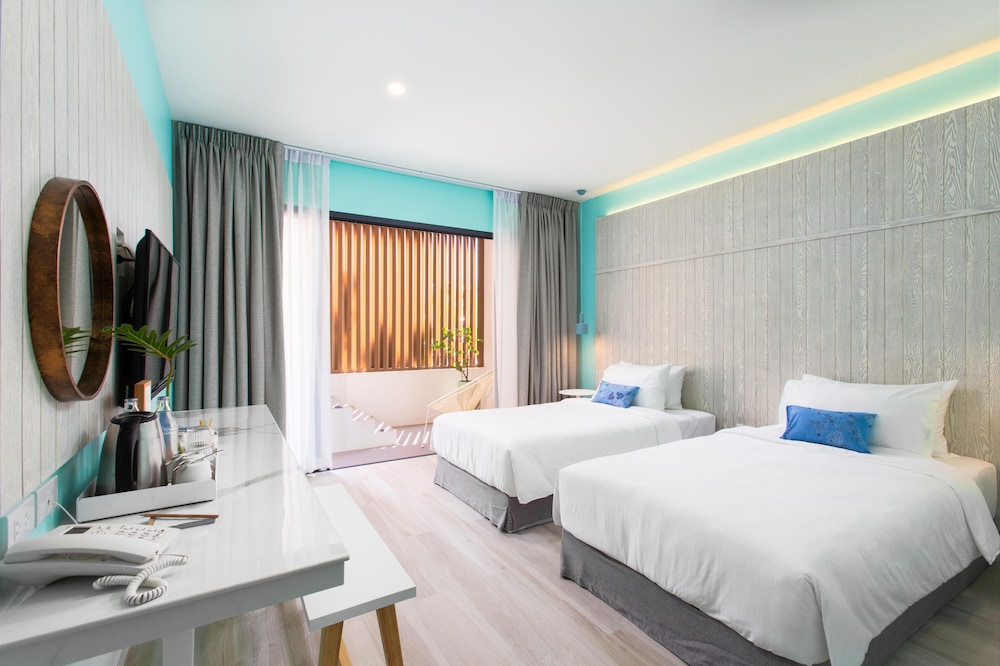 Superior Twin Room with Pool Access - Photo 1