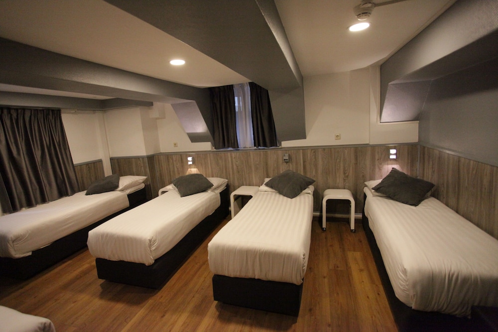 5-persons room photo 2