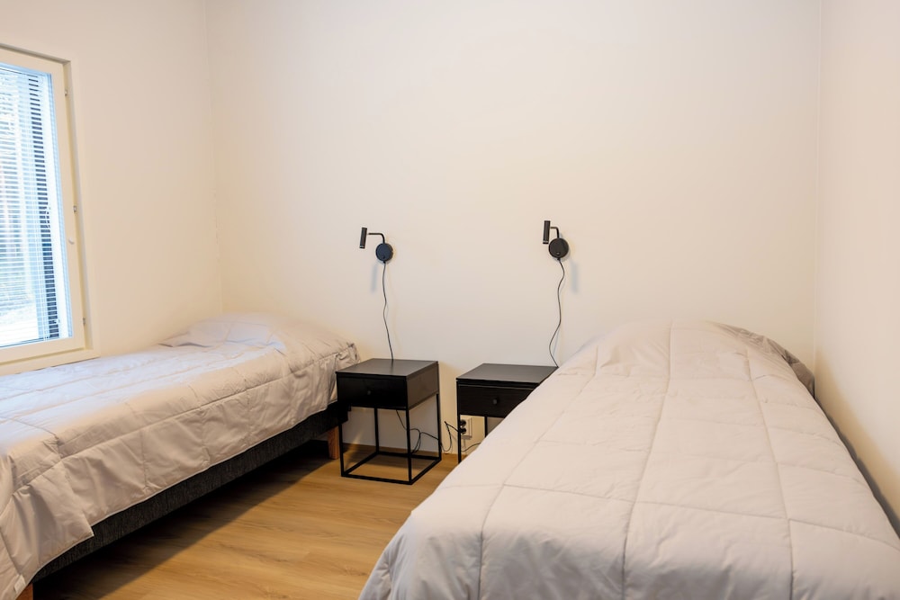 Superior Apartment, 2 Bedrooms, Balcony, Partial Lake View photo 2