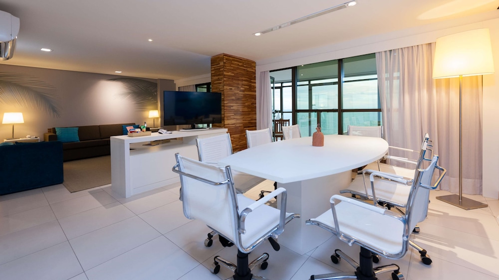 Suite, 1 King Bed, Non Smoking, Balcony (Living Room) thumbnail 5