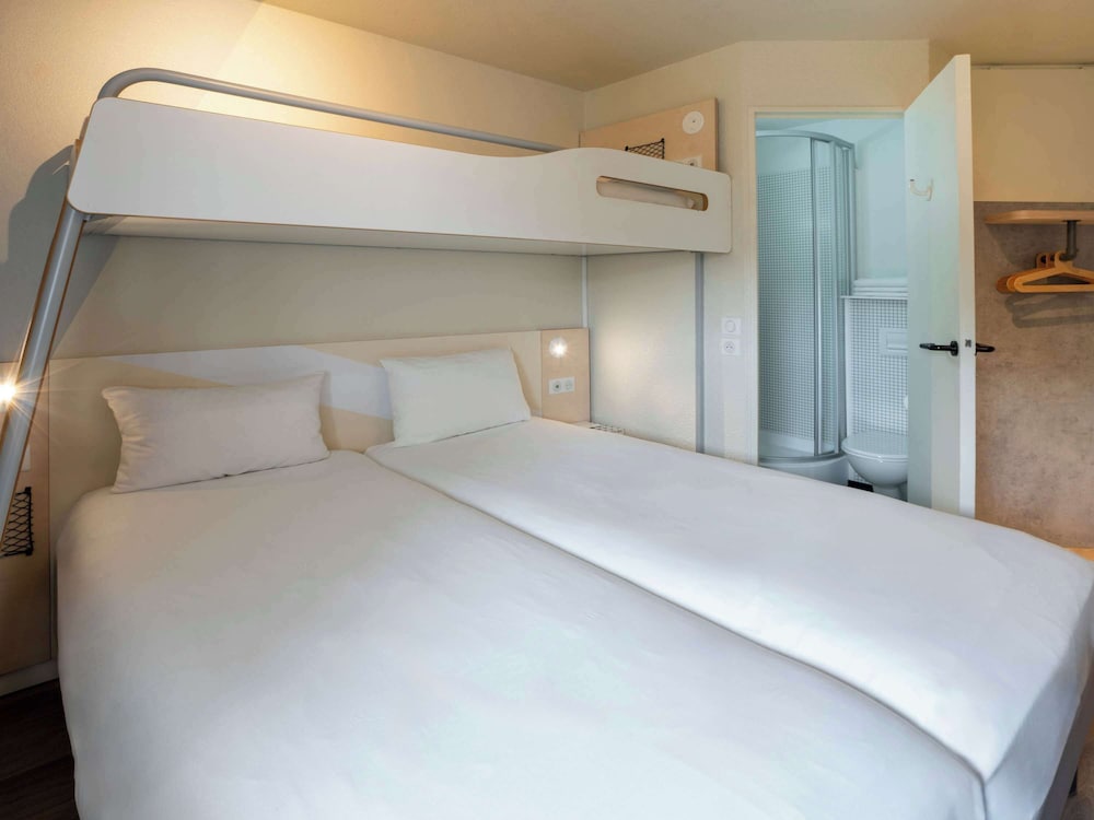 Triple Room (2 Twin Beds and 1 Single Bunk Bed)