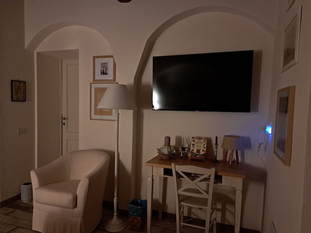 Luxury Triple Room, 1 Bedroom, Hill View, Garden Area