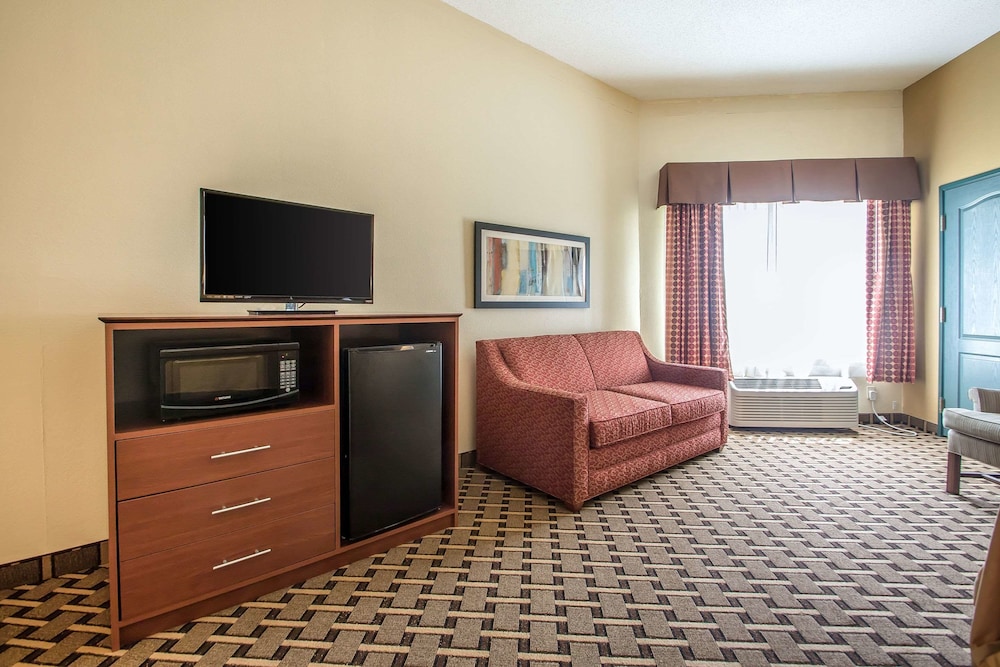 Suite, 1 King Bed with Sofa bed, Non Smoking, Jetted Tub photo 2