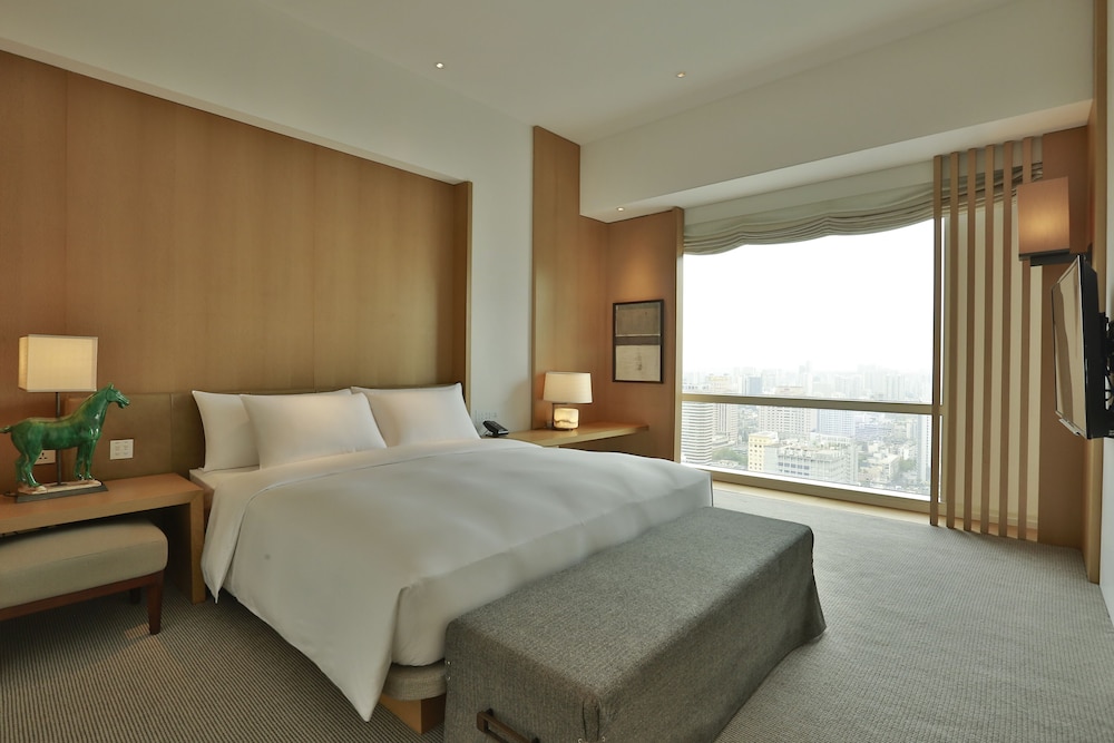 Grand Deluxe Suite King photo 1