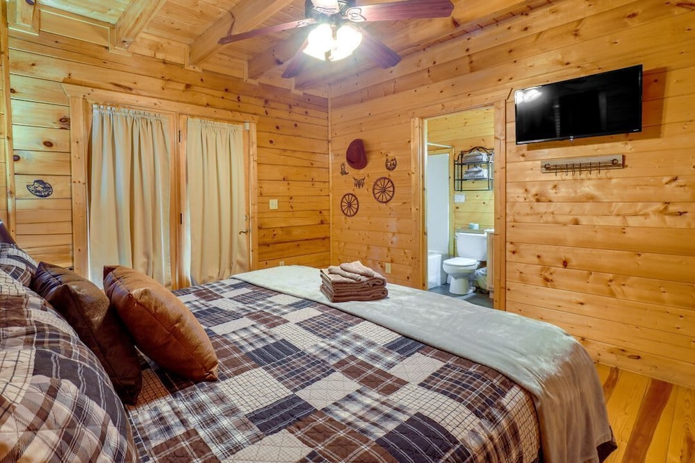 Gatlinburg Getaway - Private Theater Hot Tub, Kuva 15