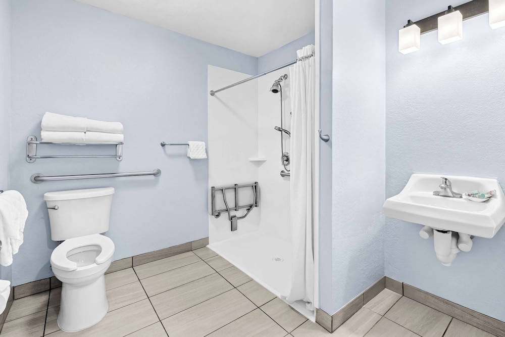Standard Room, 2 Queen Beds, Accessible, Refrigerator