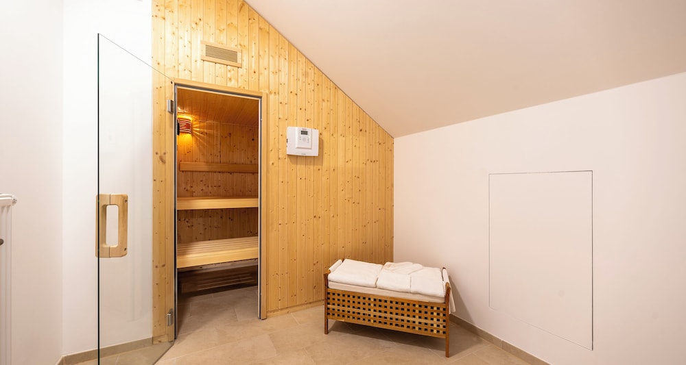 Junior Suite, 1 King Bed, Sauna - Photo 2