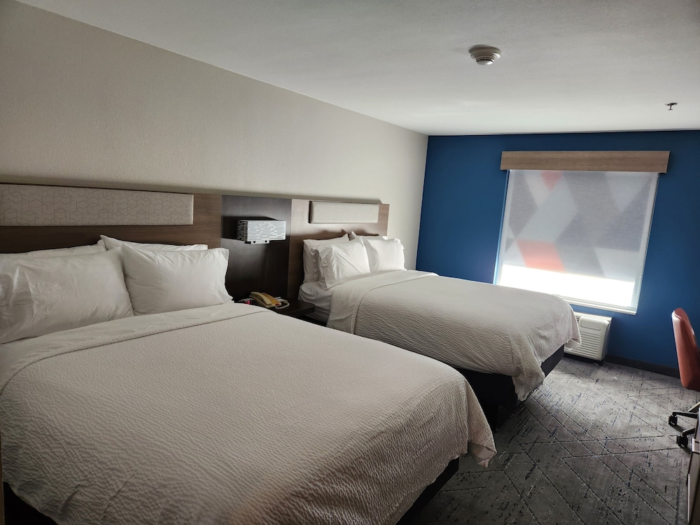 Standard Room, 2 Queen Beds, Accessible Bathtub (Mobility) - Photo 1