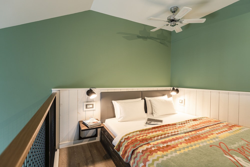 Basic Loft, 1 Queen Bed with Sofa bed, Balcony thumbnail 5