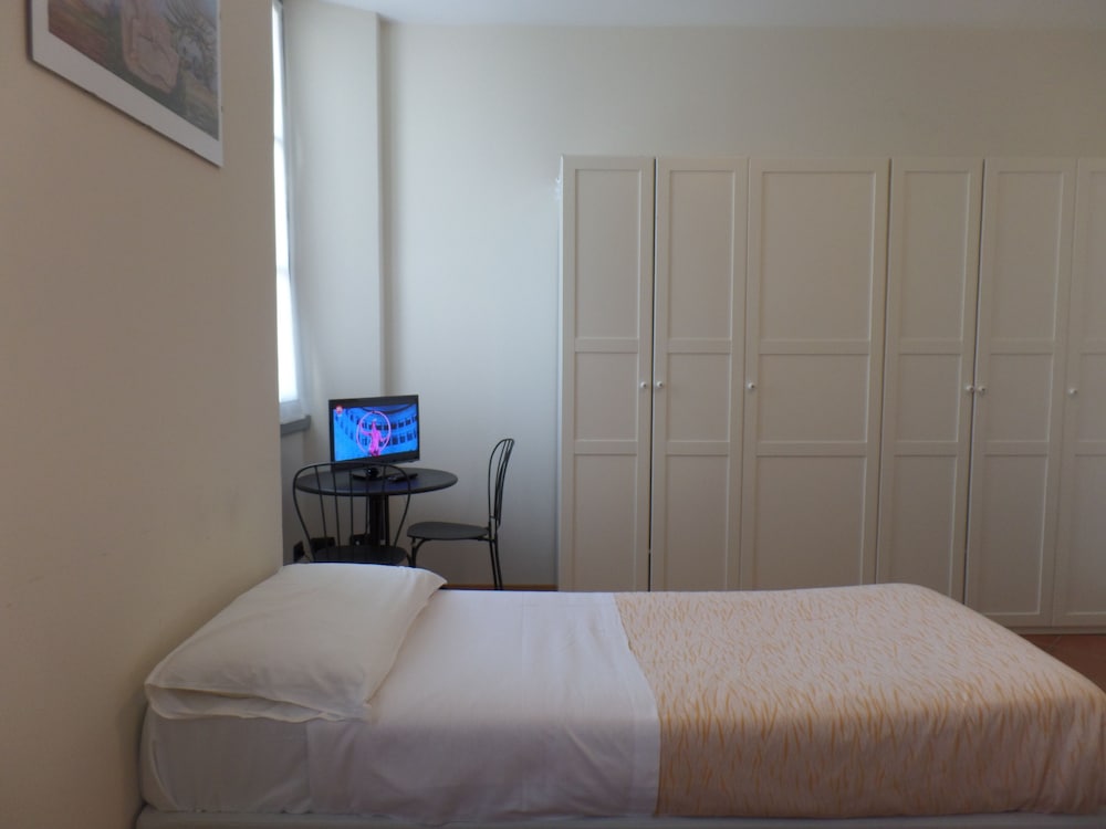 Basic Room photo 1