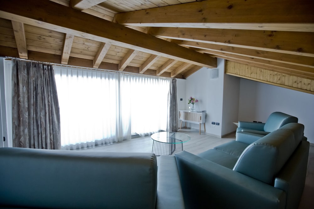 Suite - Photo 3