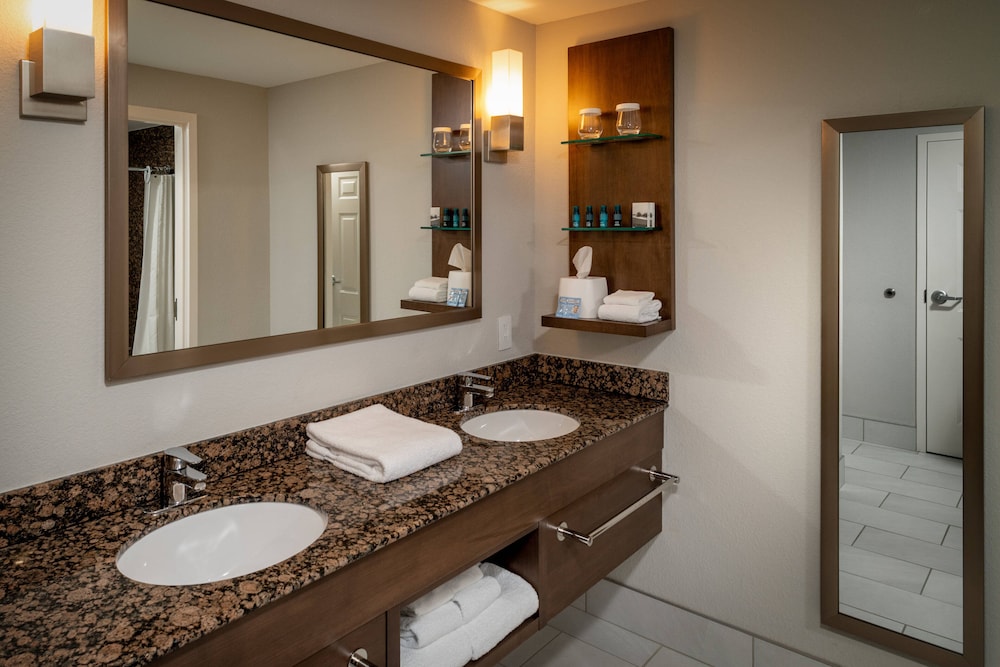 Executive Suite, Multiple Beds photo 3
