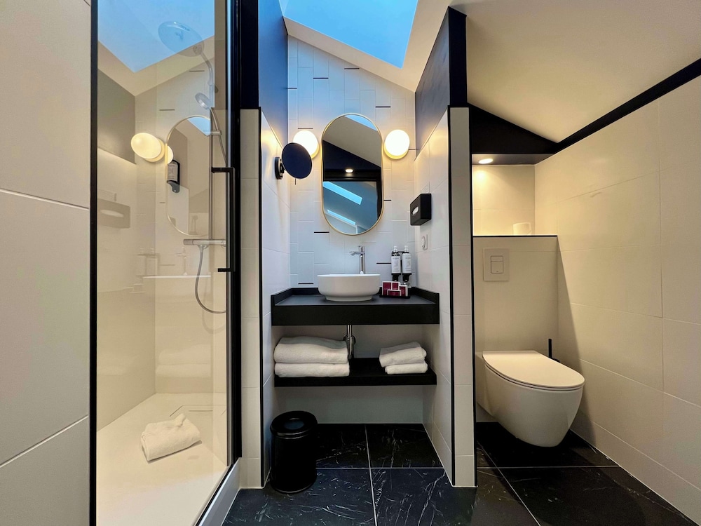 Junior Suite, 1 King Bed, Non Smoking (with Sofabed), photo 6