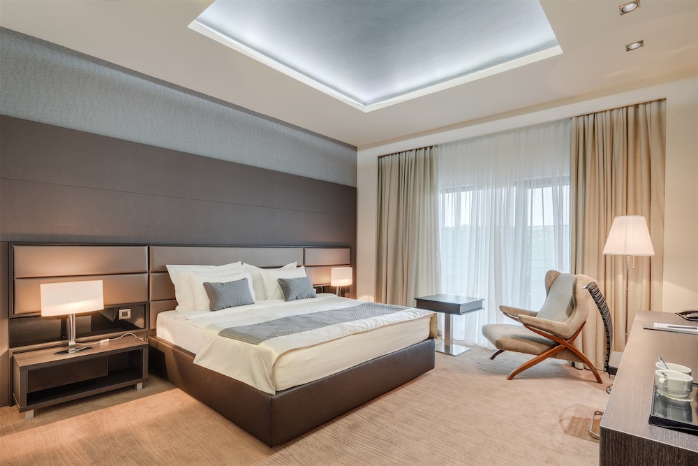 Executive Single Room, Balcony, Pool View photo 2