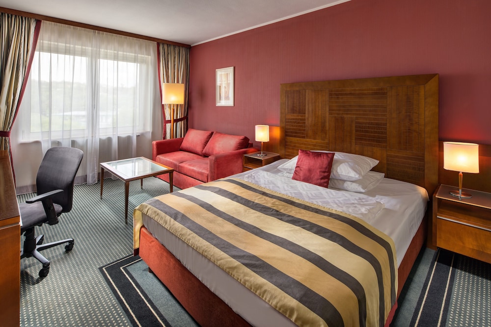 Standard Room, 1 Queen Bed, Non Smoking