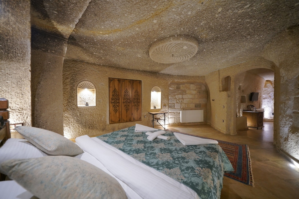 Superior Suite - Photo 3