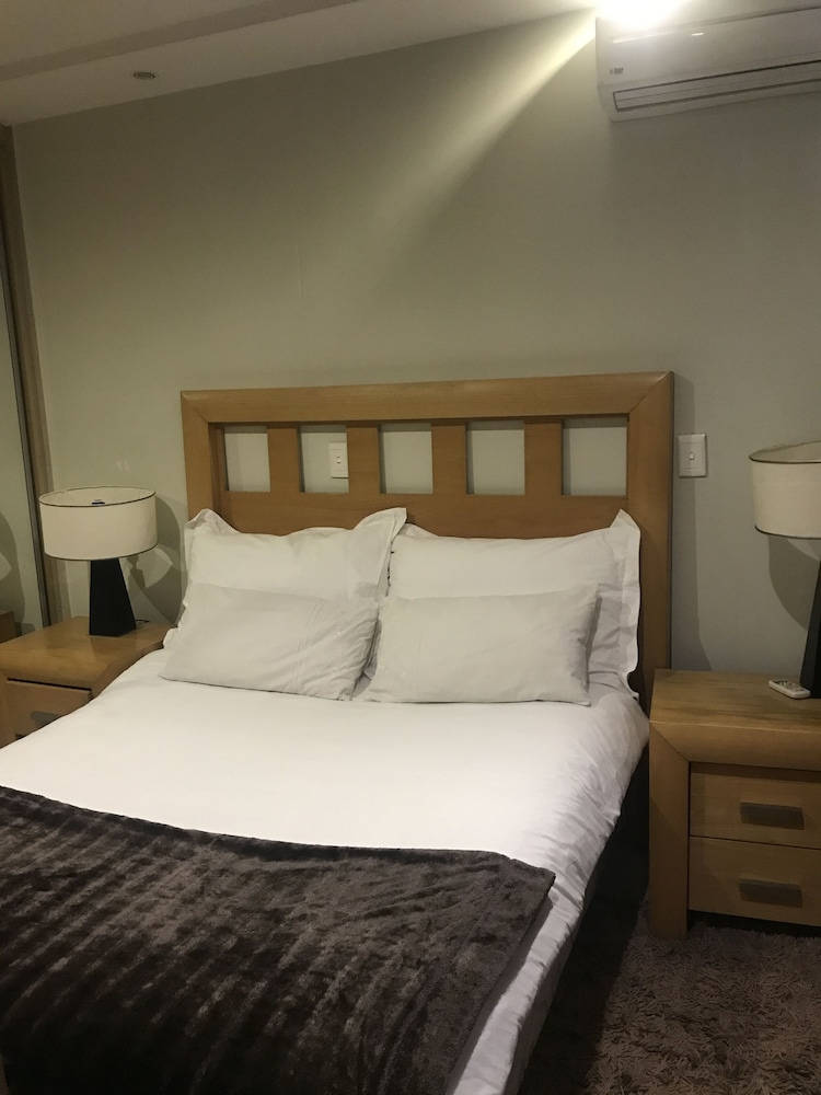 Classic Apartment, 2 Bedrooms, Kitchen, City View photo 2