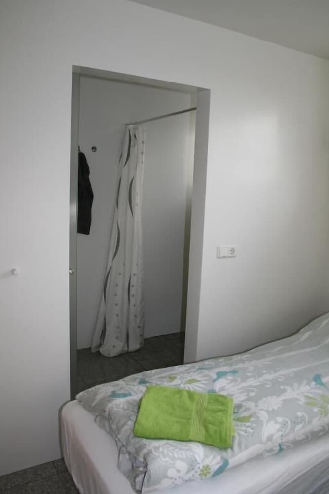 Twin Room, Private Bathroom - Photo 5