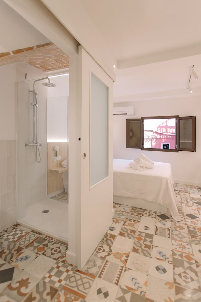 Comfort Duplex, Ensuite - Photo 6