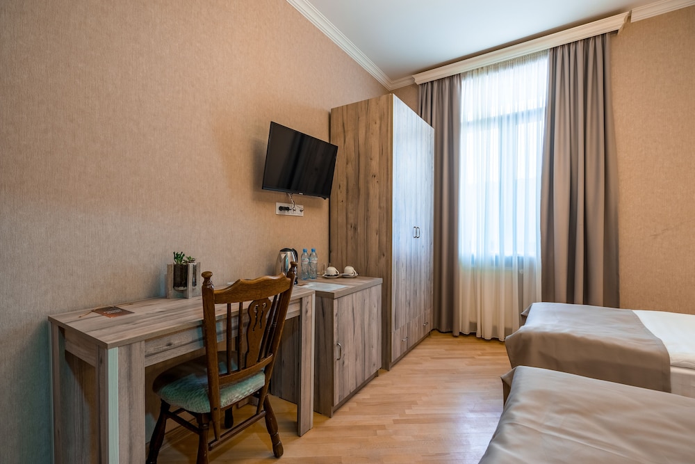 Standard Double or Twin Room photo 1