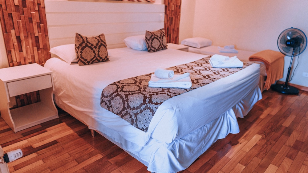 Room, Hot Tub, Annex Building (Master)