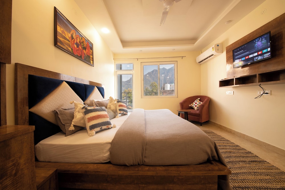 Executive Double Room, 1 King Bed, Balcony, Mountainside