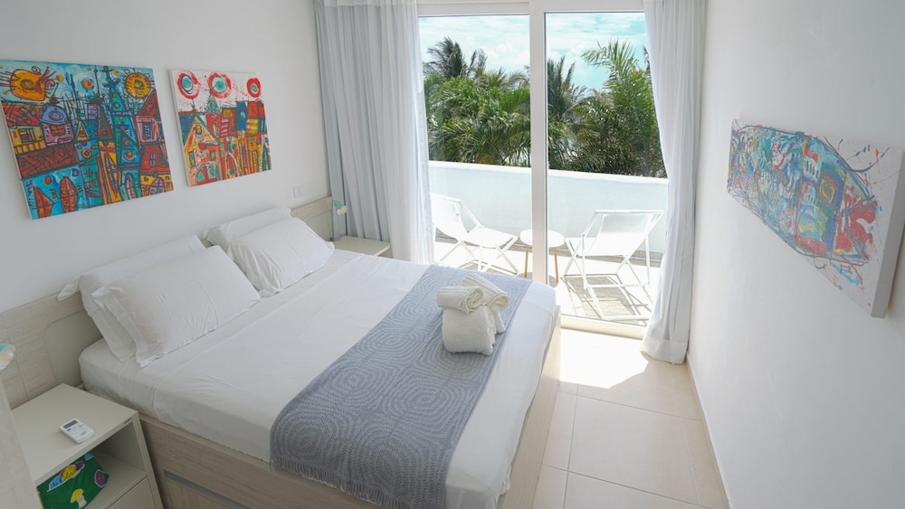 Deluxe Suite (205)
