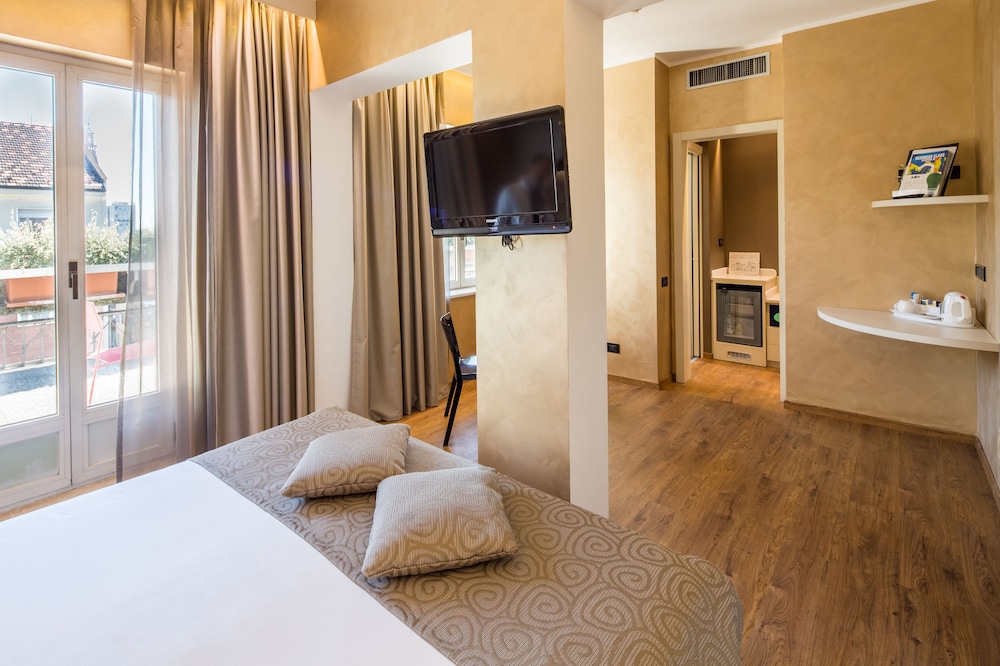 Deluxe Room, Balcony - Photo 6