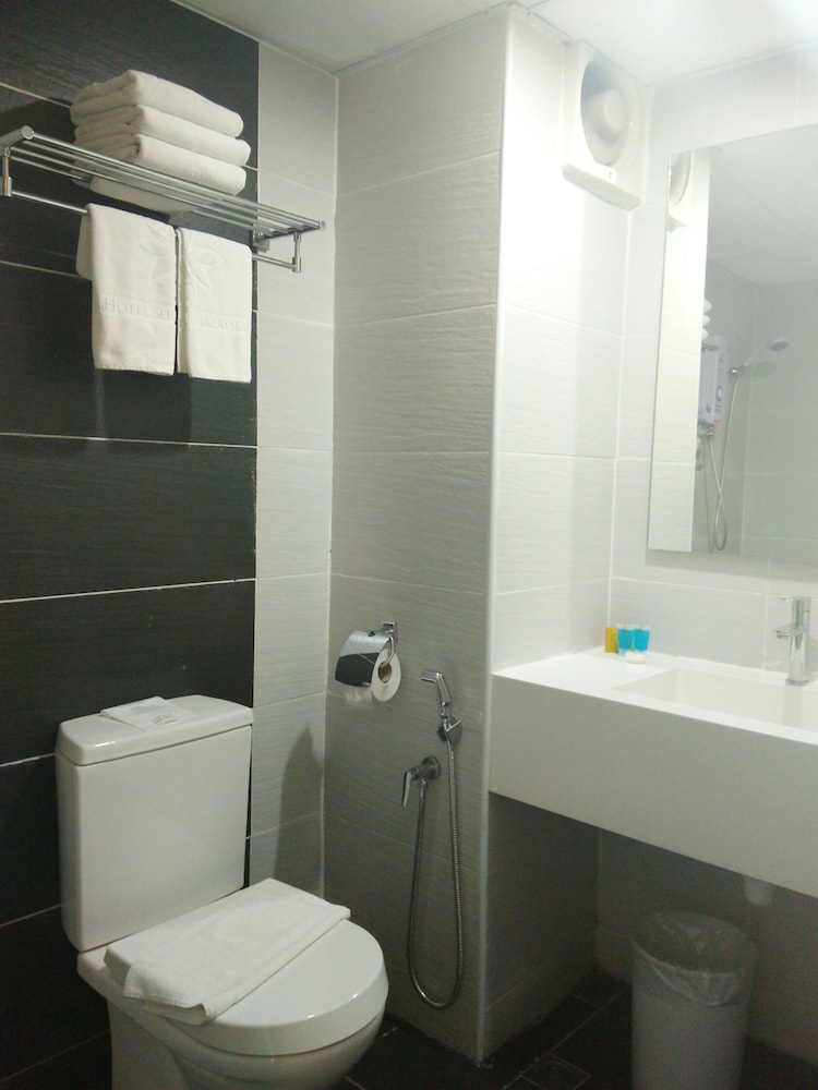 Standard Double Room Single Use, 1 Queen Bed photo 2