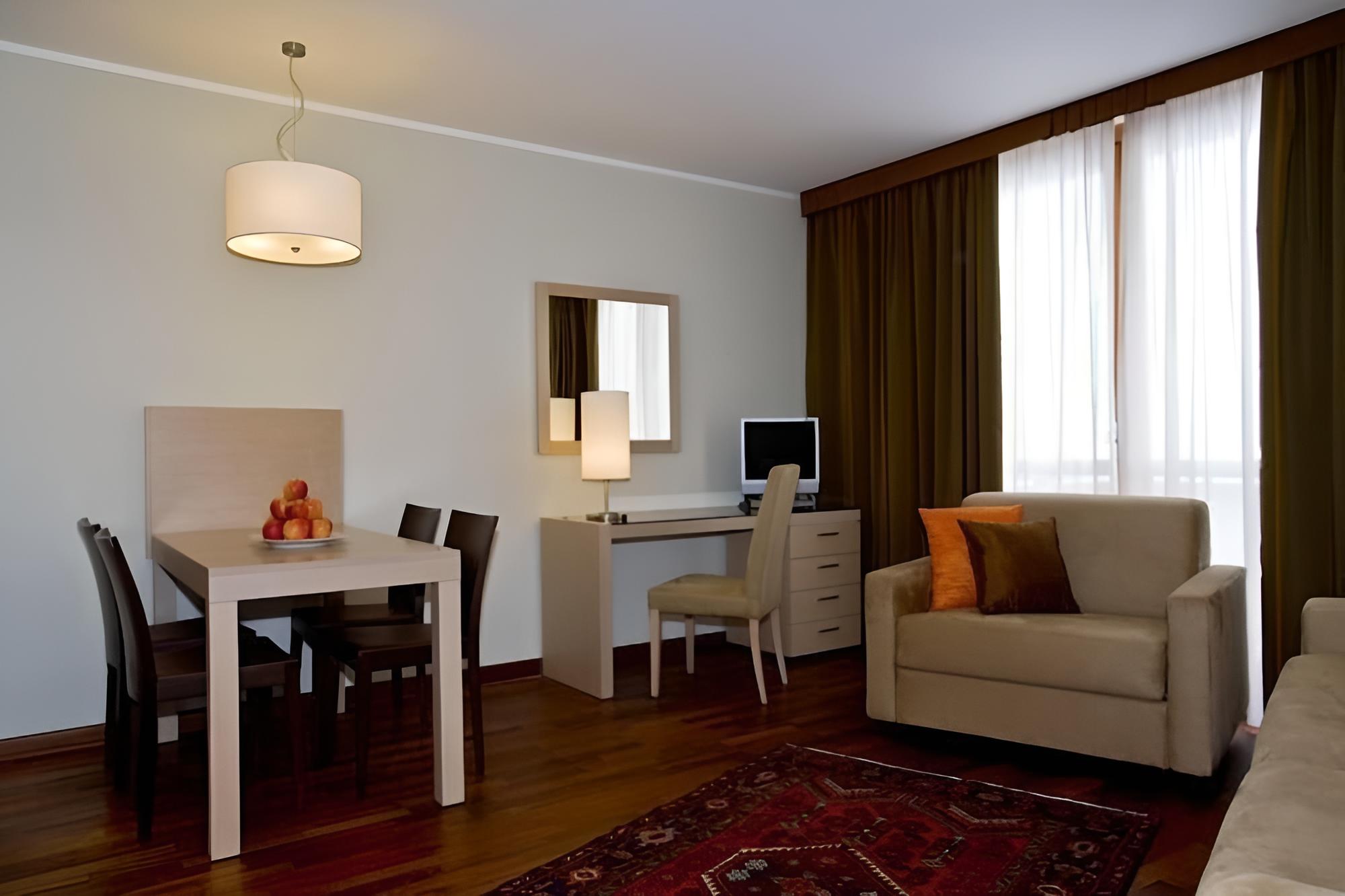 Double Room Sofa Bed Mountain View
