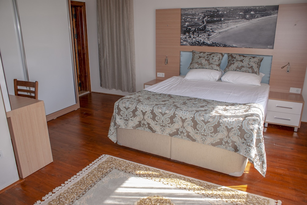 Family Room - Photo 3
