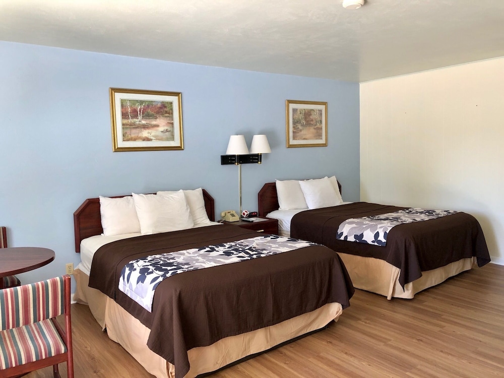 Standard Room, 2 Queen Beds, Non Smoking photo 1