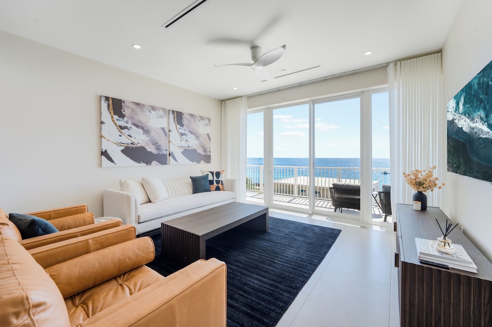 305 - 2 Bedroom Ocean View (3rd Floor)