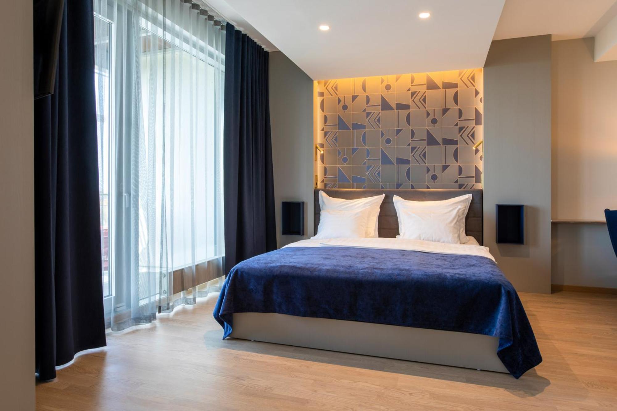 Suite with Spa Access - Photo 1