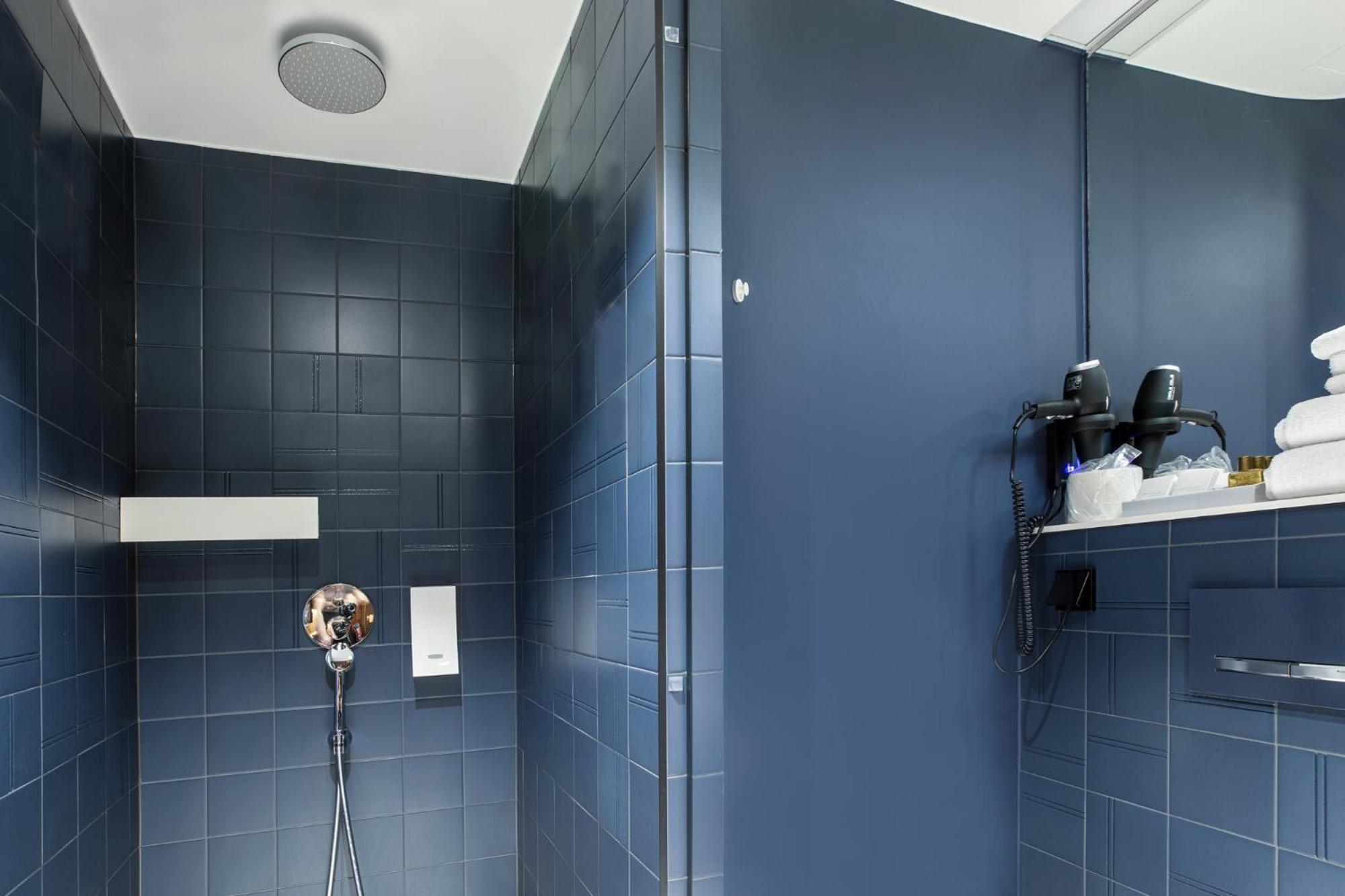 Suite with Spa Access - Photo 7