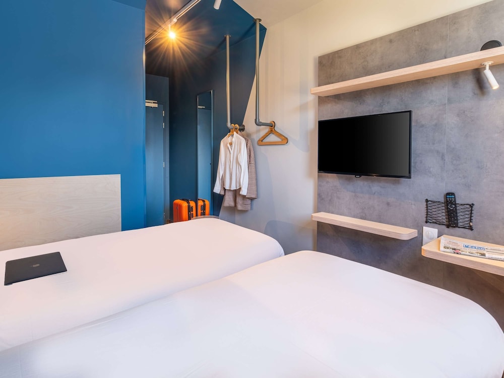 Standard Room, 2 Twin Beds photo 2