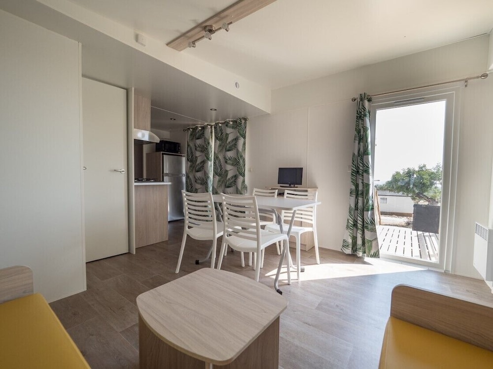 Basic Bungalow, 2 Bedrooms photo 2