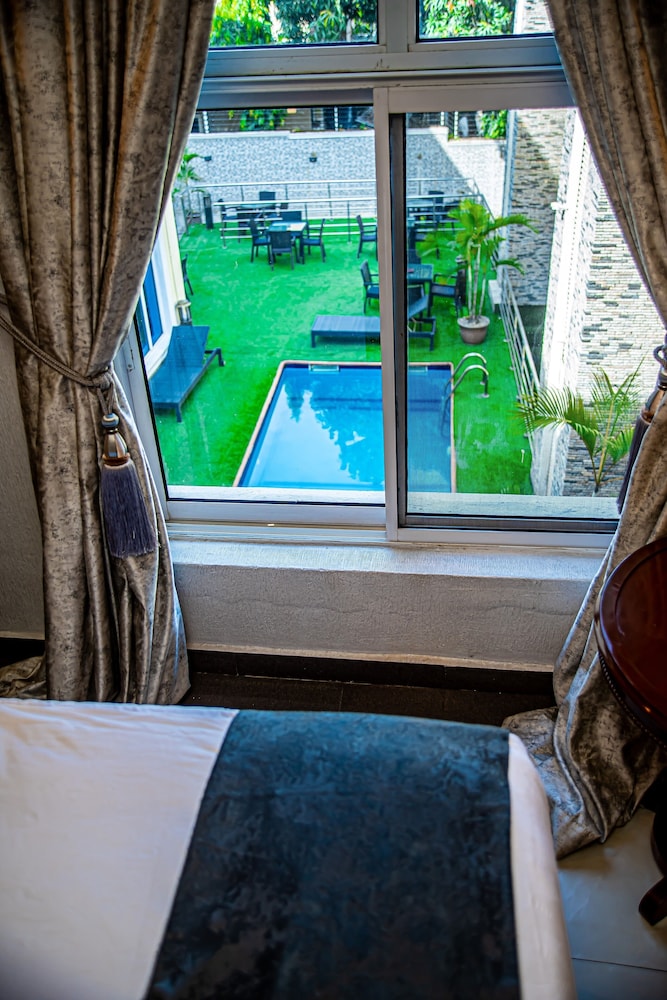 Elite Suite, 1 King Bed photo 2
