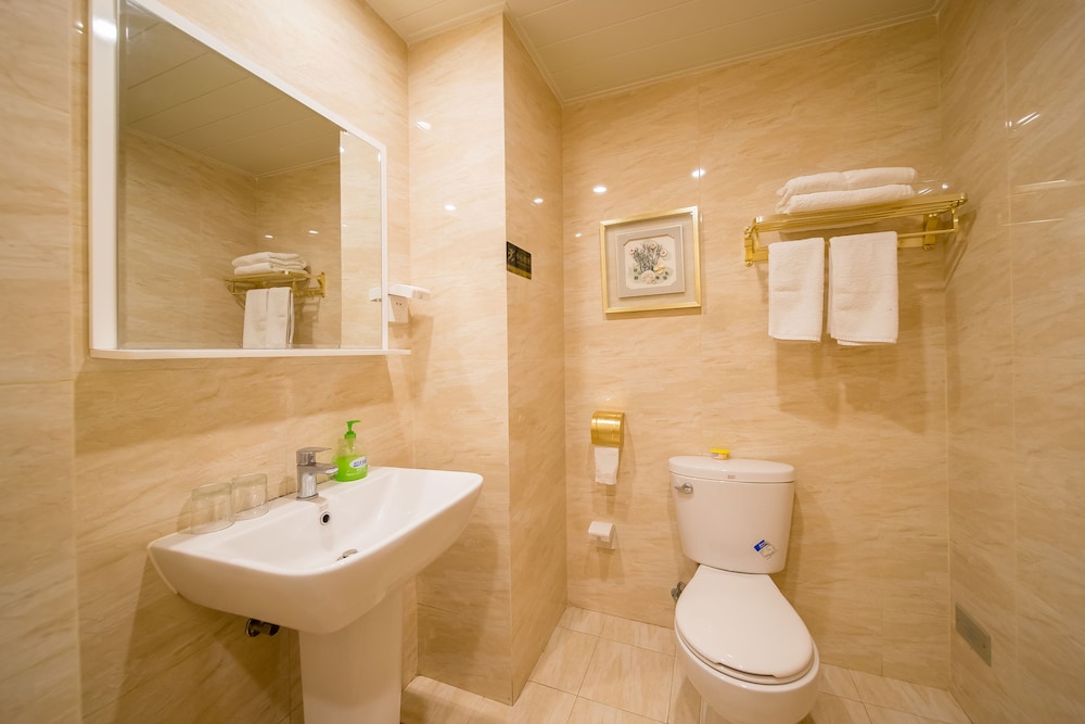 Romantic Twin Room, 2 Queen Beds photo 3