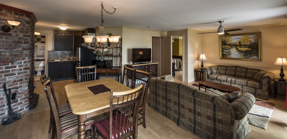Chalet, 2 Bedrooms, Kitchen, Lake View photo 1