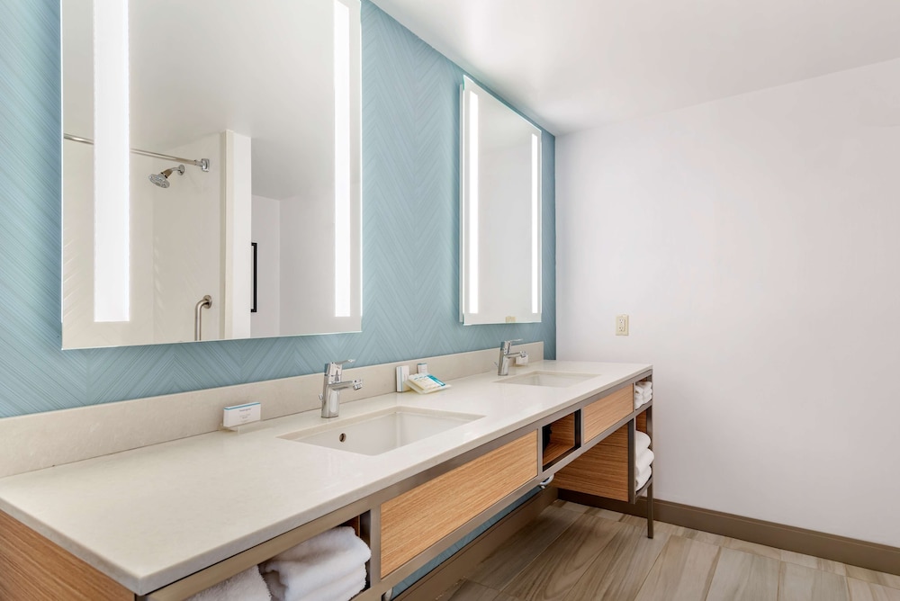 Room, Accessible - Photo 9