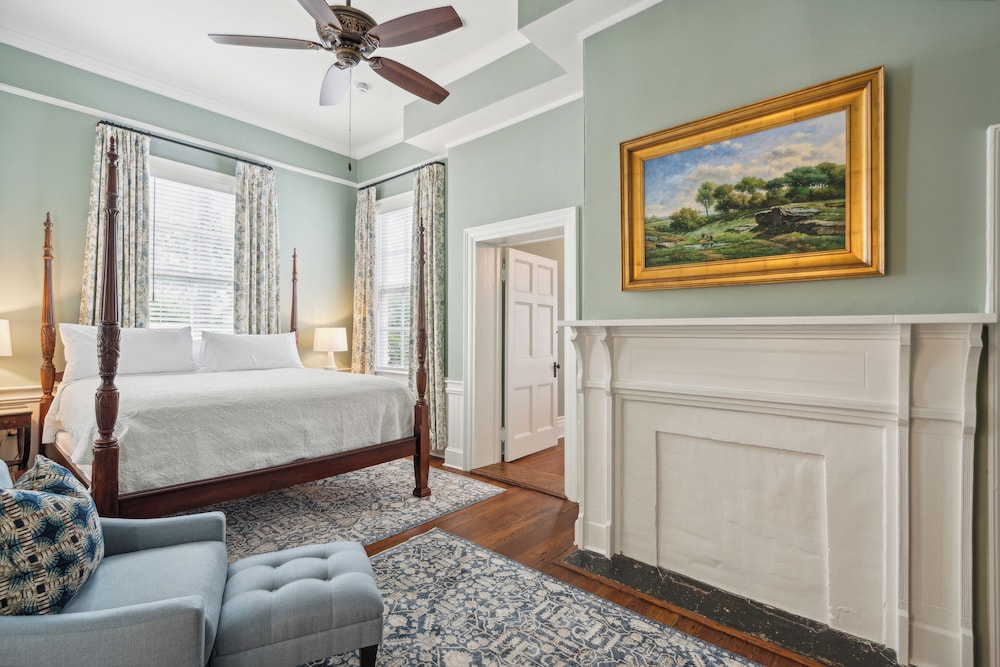 Luxury Suite, 1 King Bed with Sofa bed, Fireplace, Bay View (Not Pet Friendly) photo 3