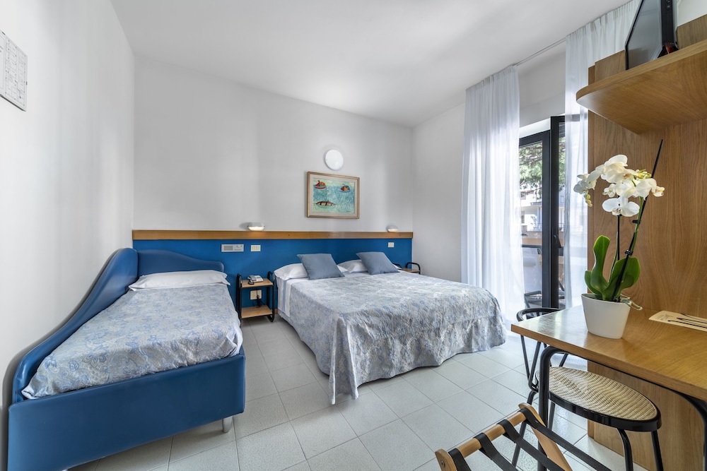 Triple Room, Balcony photo 1