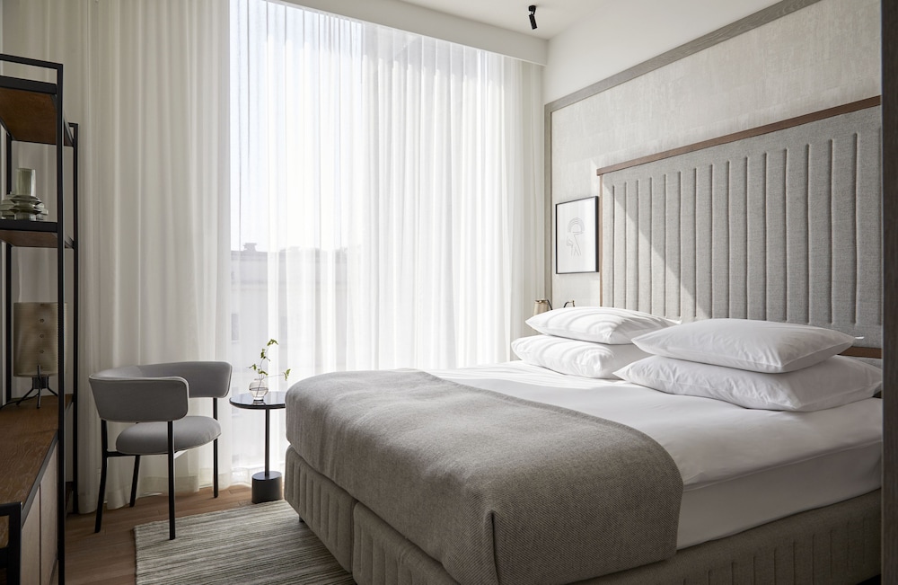 Executive Suite - Photo 1