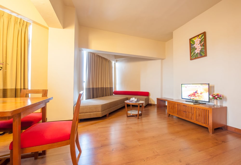 Suite Room - Photo 16